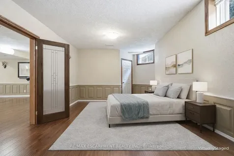 4 Lakeside Drive Hamilton ON L8E 5C1