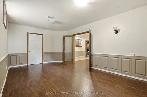 4 Lakeside Drive Hamilton ON L8E 5C1