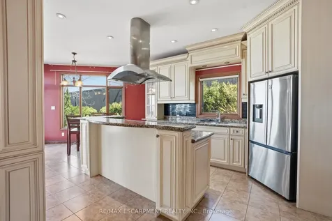4 Lakeside Drive Hamilton ON L8E 5C1