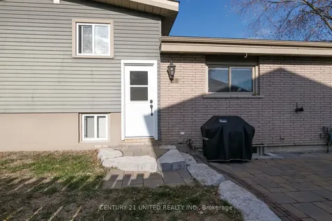 1002 Albany Court Peterborough ON K9J 1J2