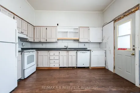 86 King Street Bluewater ON N0M 1X0