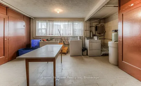 15 Floral Crescent Kitchener ON N2G 3B3