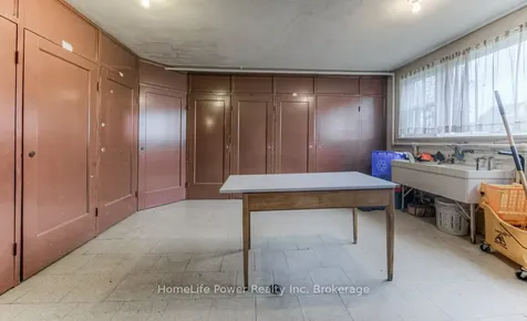 15 Floral Crescent Kitchener ON N2G 3B3
