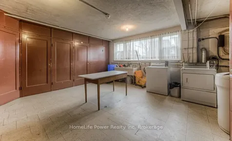15 Floral Crescent Kitchener ON N2G 3B3