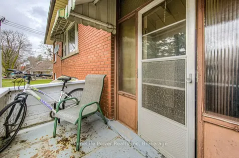 15 Floral Crescent Kitchener ON N2G 3B3