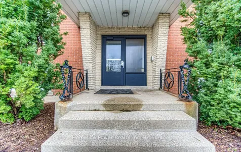 15 Floral Crescent Kitchener ON N2G 3B3