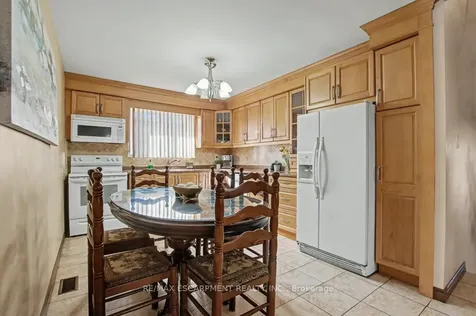 18 Ridley Drive Hamilton ON L8W 1J2