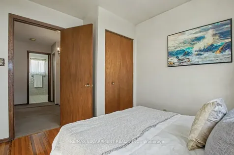 18 Ridley Drive Hamilton ON L8W 1J2