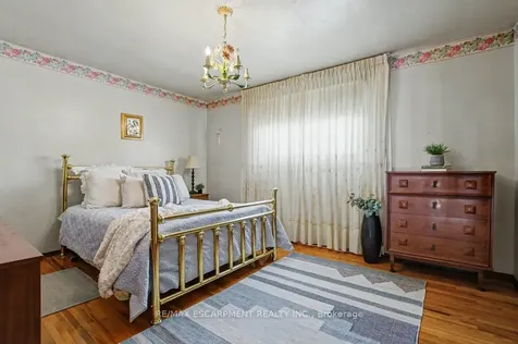18 Ridley Drive Hamilton ON L8W 1J2