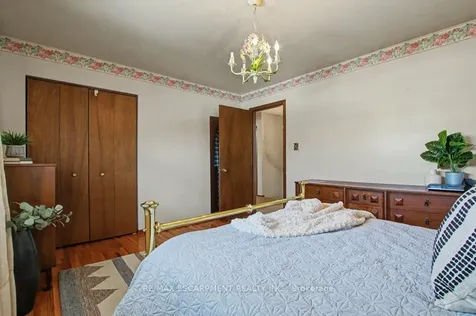18 Ridley Drive Hamilton ON L8W 1J2