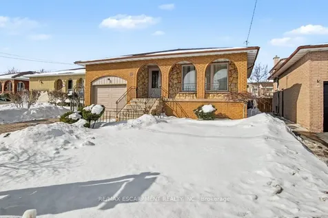 18 Ridley Drive Hamilton ON L8W 1J2