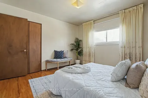 18 Ridley Drive Hamilton ON L8W 1J2