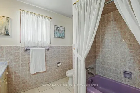 18 Ridley Drive Hamilton ON L8W 1J2