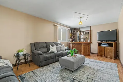 18 Ridley Drive Hamilton ON L8W 1J2