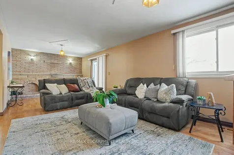 18 Ridley Drive Hamilton ON L8W 1J2