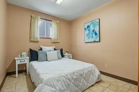 18 Ridley Drive Hamilton ON L8W 1J2
