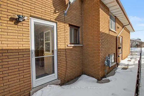 18 Ridley Drive Hamilton ON L8W 1J2