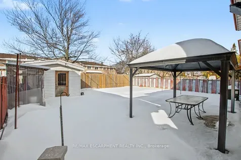 18 Ridley Drive Hamilton ON L8W 1J2