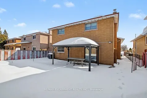 18 Ridley Drive Hamilton ON L8W 1J2