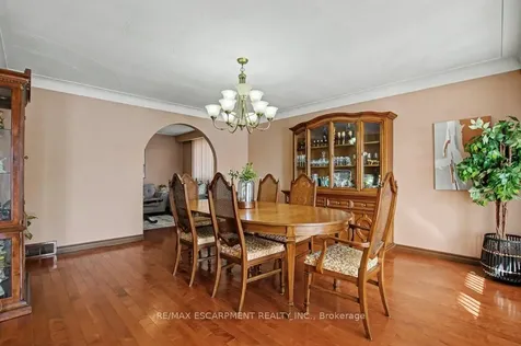 18 Ridley Drive Hamilton ON L8W 1J2