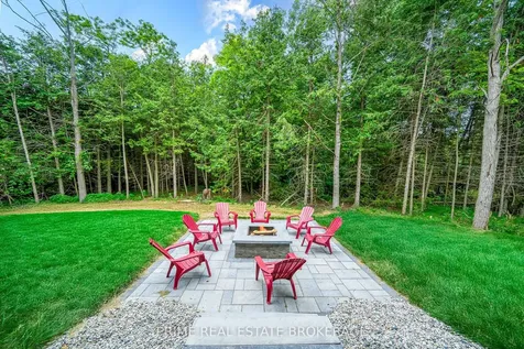 10224 Lakeview Avenue Lambton Shores ON N0M 1T0