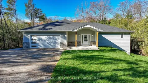 10224 Lakeview Avenue Lambton Shores ON N0M 1T0