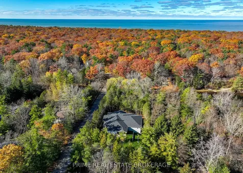 10224 Lakeview Avenue Lambton Shores ON N0M 1T0