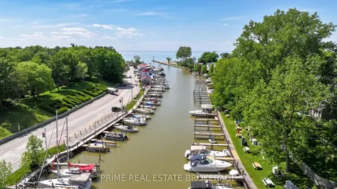 10224 Lakeview Avenue Lambton Shores ON N0M 1T0