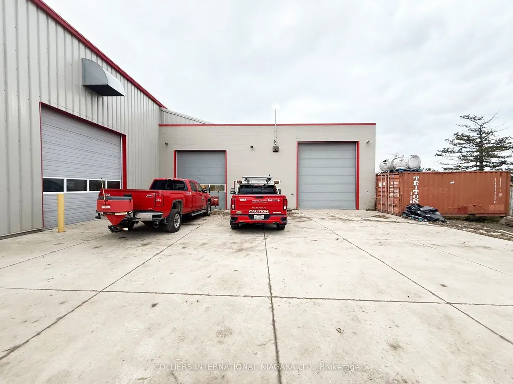 8230 Oakwood Drive Niagara Falls ON L2E 6S5