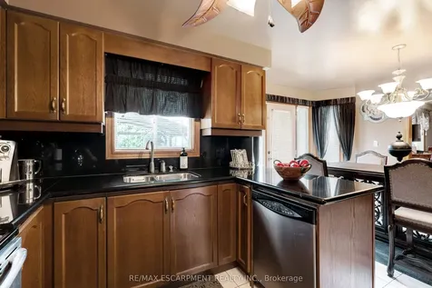 9 Sugarberry Court Hamilton ON L8E 5E6