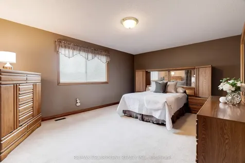 9 Sugarberry Court Hamilton ON L8E 5E6