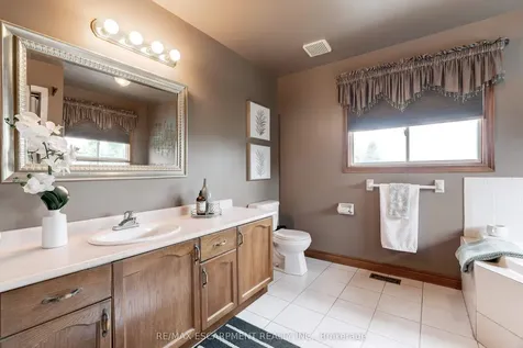 9 Sugarberry Court Hamilton ON L8E 5E6