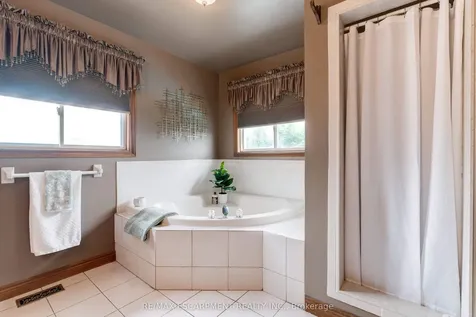9 Sugarberry Court Hamilton ON L8E 5E6