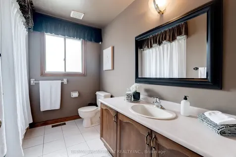 9 Sugarberry Court Hamilton ON L8E 5E6
