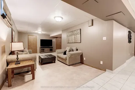 9 Sugarberry Court Hamilton ON L8E 5E6
