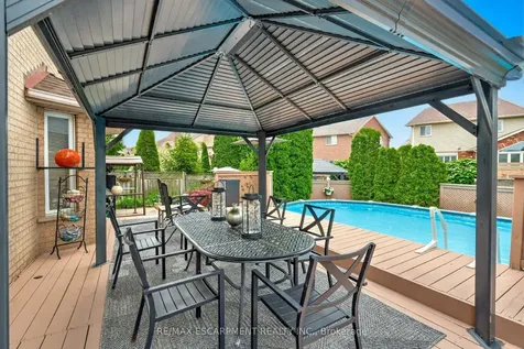 9 Sugarberry Court Hamilton ON L8E 5E6