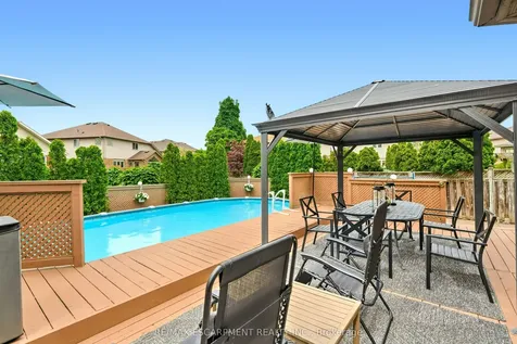 9 Sugarberry Court Hamilton ON L8E 5E6