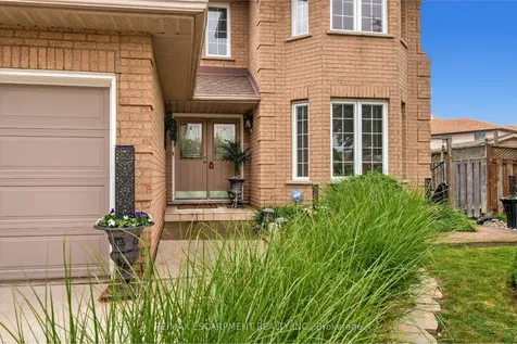 9 Sugarberry Court Hamilton ON L8E 5E6