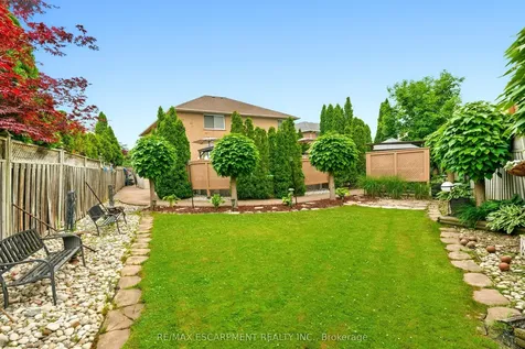 9 Sugarberry Court Hamilton ON L8E 5E6
