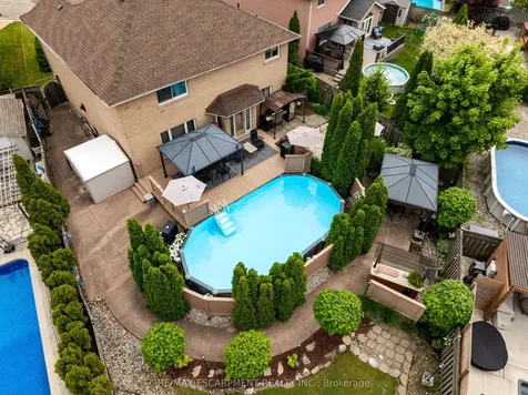 9 Sugarberry Court Hamilton ON L8E 5E6