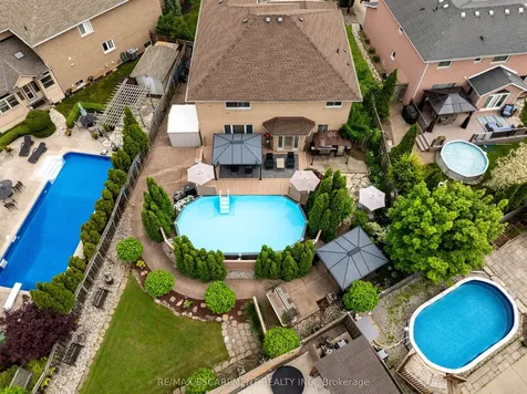 9 Sugarberry Court Hamilton ON L8E 5E6