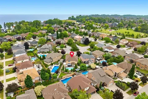9 Sugarberry Court Hamilton ON L8E 5E6