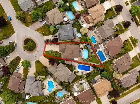 9 Sugarberry Court Hamilton ON L8E 5E6