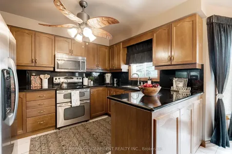 9 Sugarberry Court Hamilton ON L8E 5E6