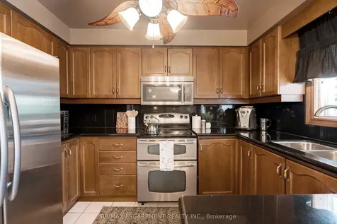 9 Sugarberry Court Hamilton ON L8E 5E6