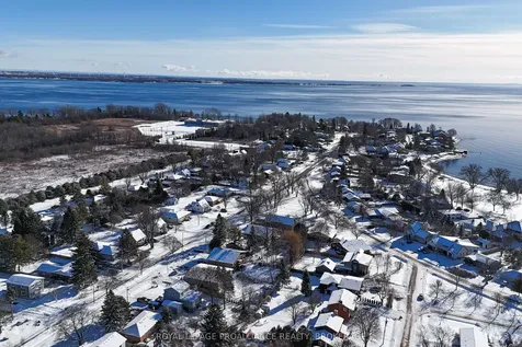 35 Montgomery Boulevard Kingston ON K7M 3N7