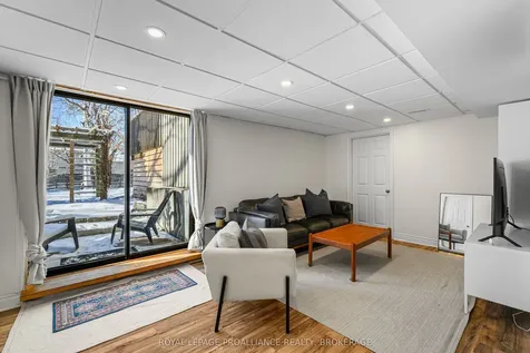 35 Montgomery Boulevard Kingston ON K7M 3N7