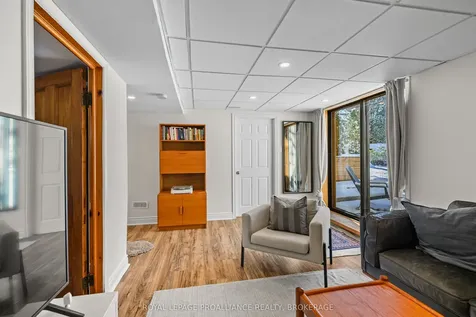 35 Montgomery Boulevard Kingston ON K7M 3N7