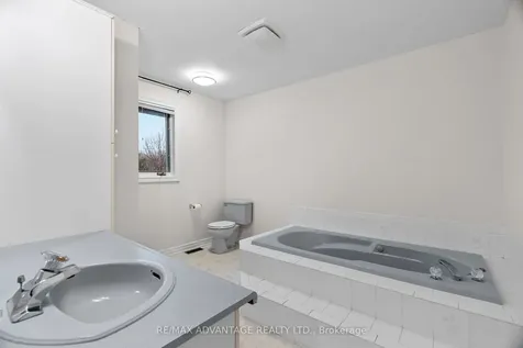 21 Village Gate Crescent Thames Centre ON N0L 1G3