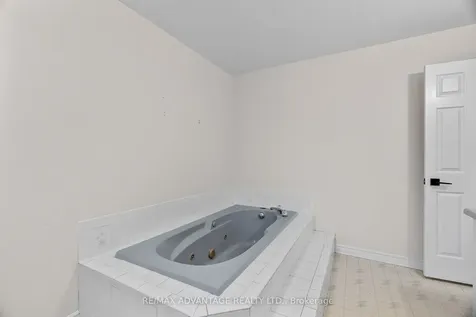 21 Village Gate Crescent Thames Centre ON N0L 1G3